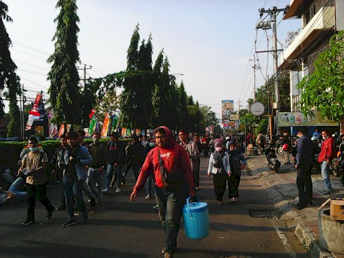 Pedagang minuman meraup keuntungan ganda pada demo Gejayan Memanggil